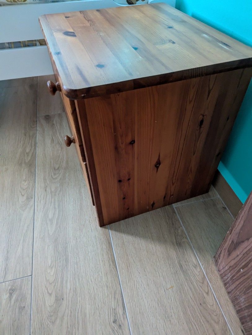 Bedside table (Category: Tables & Sets) located in Singapore. Submitted by Sushigo (Listing ID 1332035409, Image 2). Description: Collect at 310144.