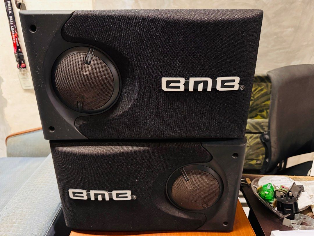 BMB karaoke speakers and amp (Category: Soundbars, Speakers & Amplifiers) located in General Trias. Submitted by caberns (Listing ID 1332015264, Image 1). Description: Used karaoke spwakers The amp is newly ought though Buyer to arrange courier from Imus.