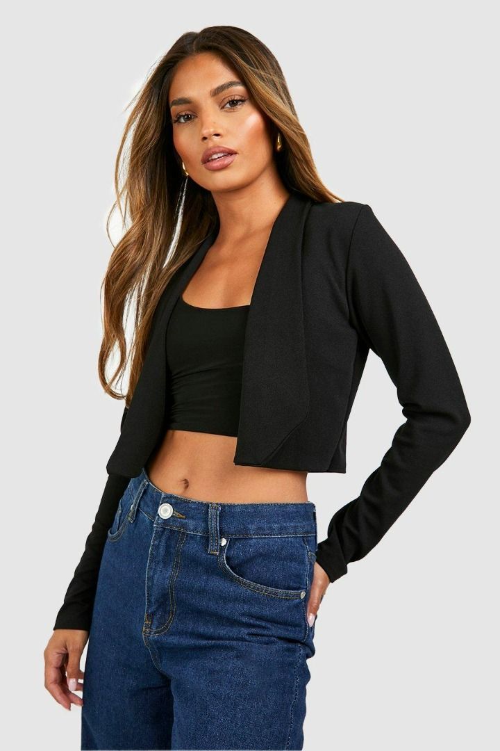 BooHoo Jersey Crepe Lapel Crop Blazer Size 10AU/UK (Category: Women's Clothes) located in Ferntree Gully. Submitted by juneforever30 (Listing ID 1332024027, Image 1). Description: - 95% polyester, 5% elastane - Has some wear and tear as shown in the last 2 photos - Preowned - Size 10AU/UK - Open to offers #black #jacket #blazer #corporate .