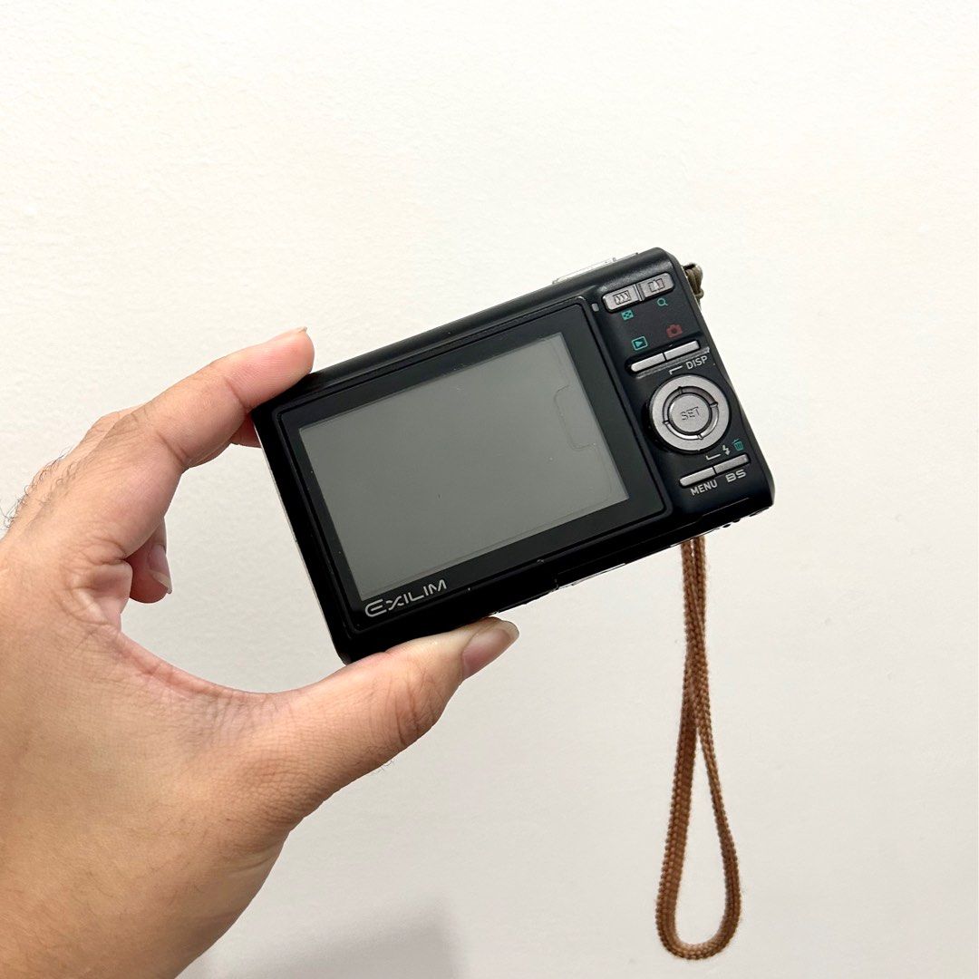 Casio Exilim EX-Z11 Digicam Digital Camera (Category: Cameras) located in Cavite. Submitted by digi.bratz (Listing ID 1332071146, Image 3). Description: Casio Exilim EX-Z11 in Black ✨ SALE PRICE: 🏷️Php4,999.00 ONLY HIGHLIGHTS 🖇️ - 7.2 Megapixels - CCD sensor - 3x optical zoom (equivalent to 38-114mm in 35mm format) - ISO Sensitivity: ISO 50-400 - 2.6-inch TFT color LCD screen - Video Recording: VGA resolution at 30fps - Anti-Shake DSP for blur 