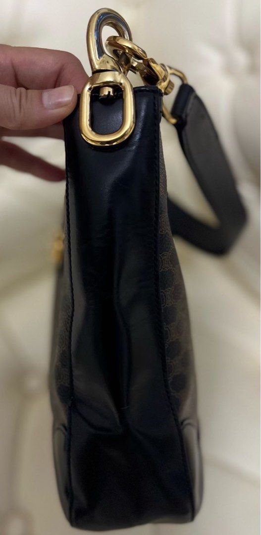CELINE Classic HOBO (Category: Luxury Bags & Wallets) located in Manila. Submitted by bagrx (Listing ID 1331949304, Image 3). Description: can add generic long strap and make it two way.