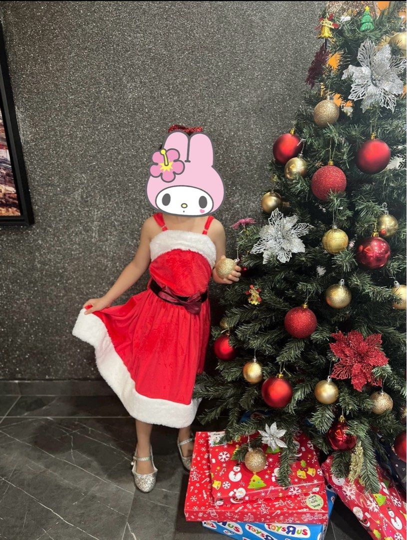 christmas dress singapore Merry christmas to everyone celebrating Wearing my favourite Dress- @versace Boots- @christianlouboutin Bag- @louisvuitton #nishthasharma #merrychristmas #singapore #jmjk