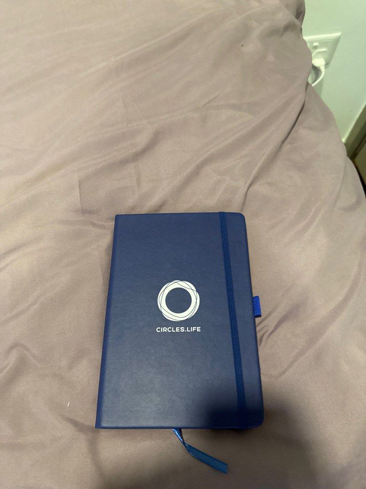 Notepad (Category: Stationery & School Supplies) located in Singapore. Submitted by okayawe (Listing ID 1331972360, Image 1). Description: Unused.