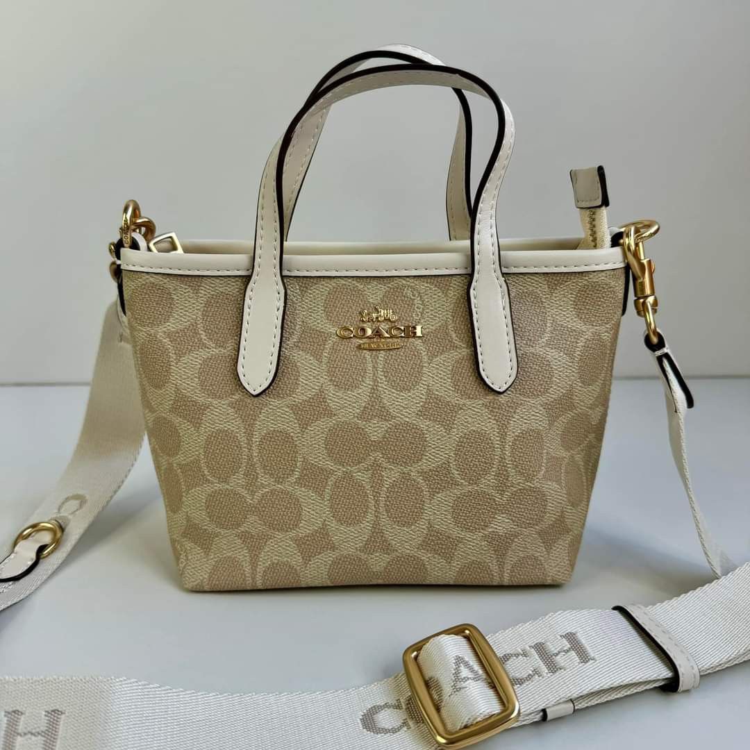 Coach City Mini tote bag (Category: Luxury Bags & Wallets) located in Batangas. Submitted by bagsbyann (Listing ID 1331943122, Image 1). Description: .