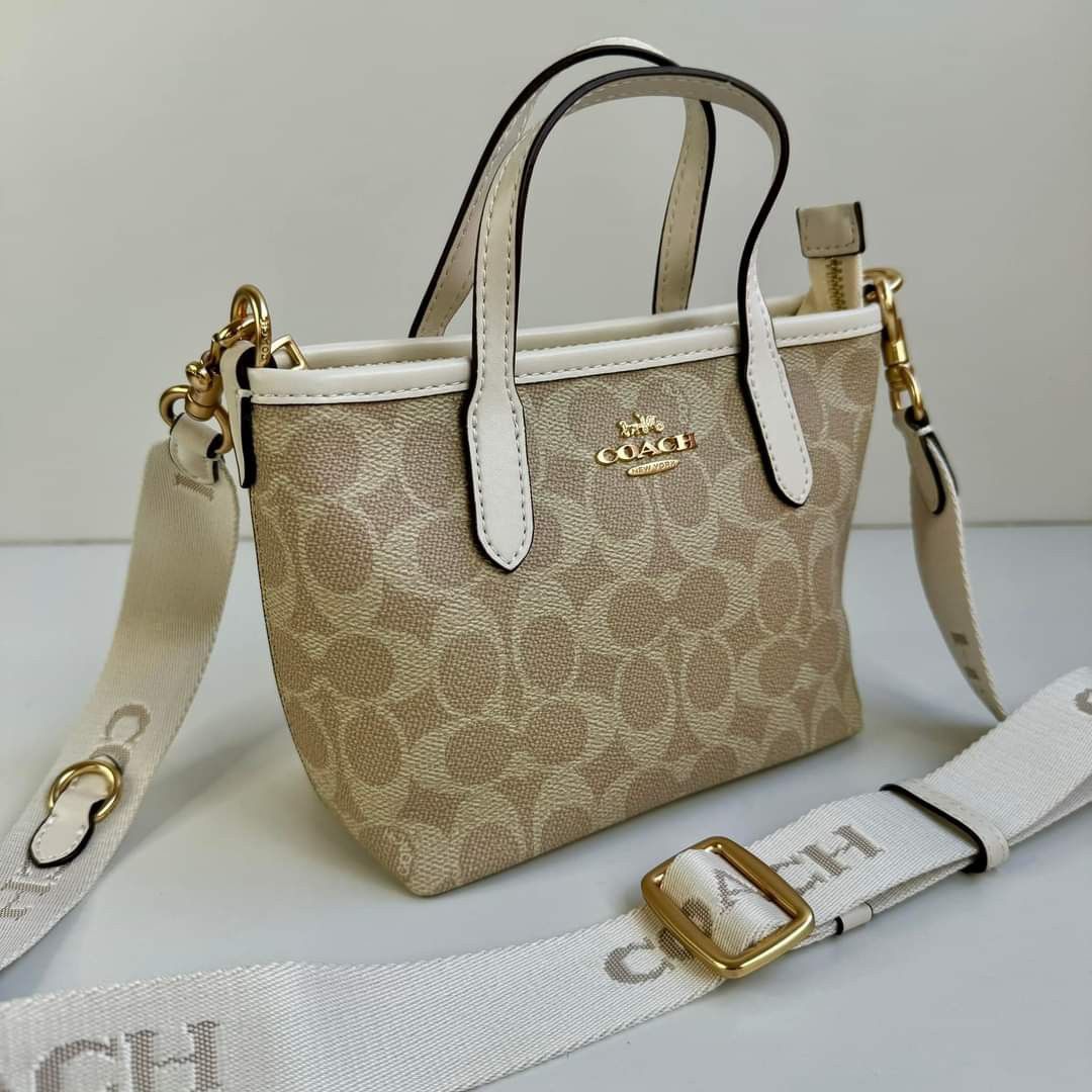 Coach City Mini tote bag (Category: Luxury Bags & Wallets) located in Batangas. Submitted by bagsbyann (Listing ID 1331943122, Image 2). Description: .