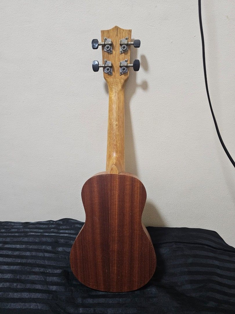 Global Ukulele (Category: Musical Instruments) located in Antipolo. Submitted by satisfactorylemon (Listing ID 1332071448, Image 2). Description: Global Ukulele -almost new, barely used -bought during lockdown, has not been used since end of lockdown -no issues, needs cleaning Negotiable. Just want it out para bawas kalat..