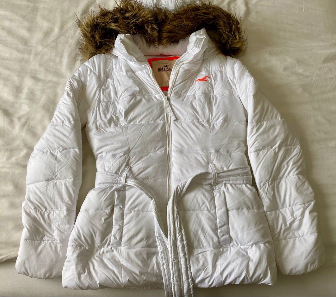 Hollister white lined puffer jacket with hoodie removable faux fur Women s Fashion Coats Jackets and Outerwear on Carousell