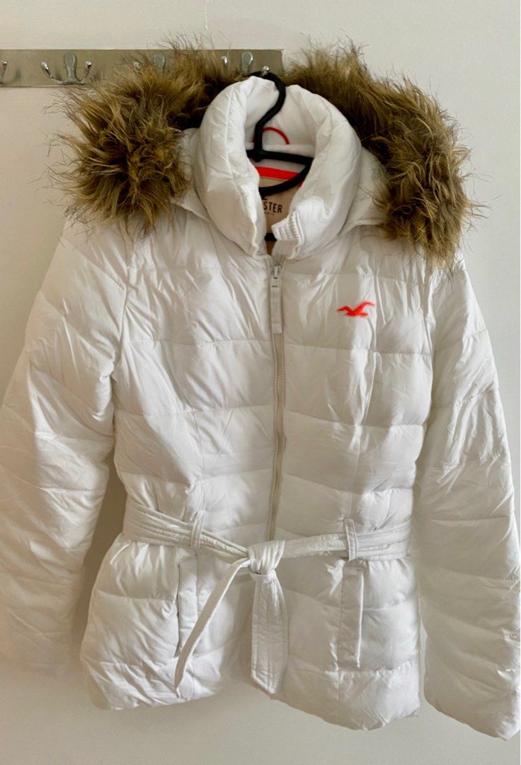 Hollister white lined puffer jacket with hoodie removable faux fur Women s Fashion Coats Jackets and Outerwear on Carousell