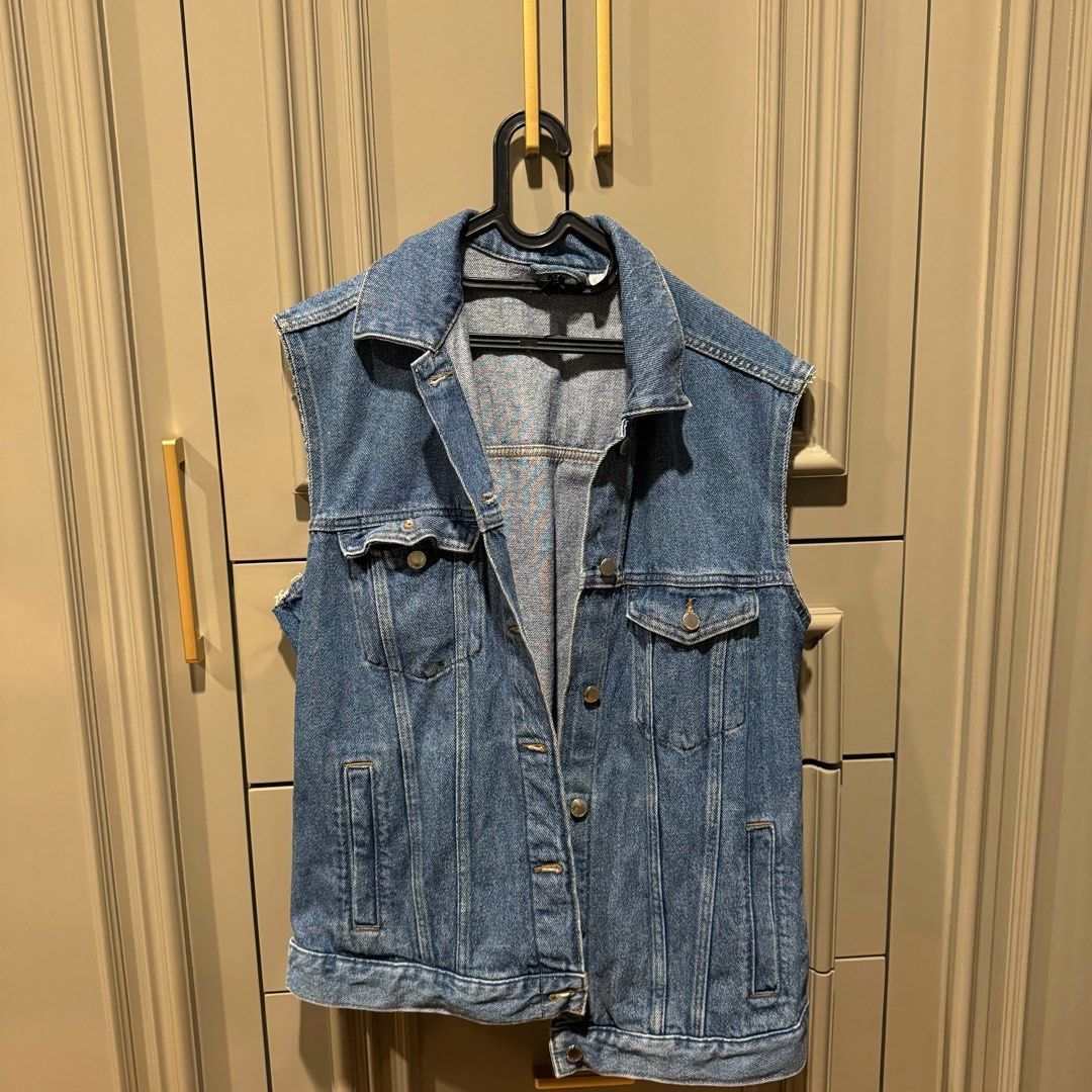 Jaket jeans hnm Fesyen Wanita Pakaian Wanita Baju Luaran di Carousell