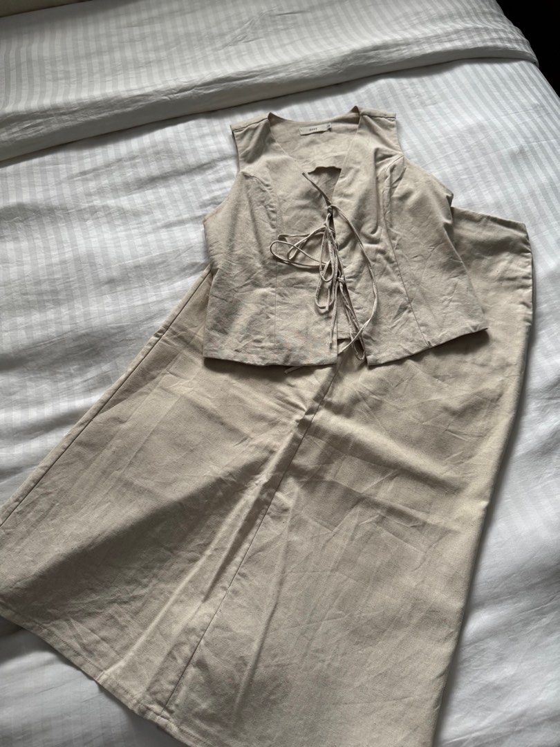 Linen Set - Top and Maxi Skirt (Category: Sets or Coordinates) located in Taguig. Submitted by blessthismessph (Listing ID 1331952675, Image 1). Description: Used once only, super nice but skirt is quite small on me, Im a L for reference. L on tag but runs small, best fits Medium frames. WW photos available upon request. Shipping c/o buyer. Can ship via Lalamove same day within MM pr via J&T for cheaper SF within and outside MM..