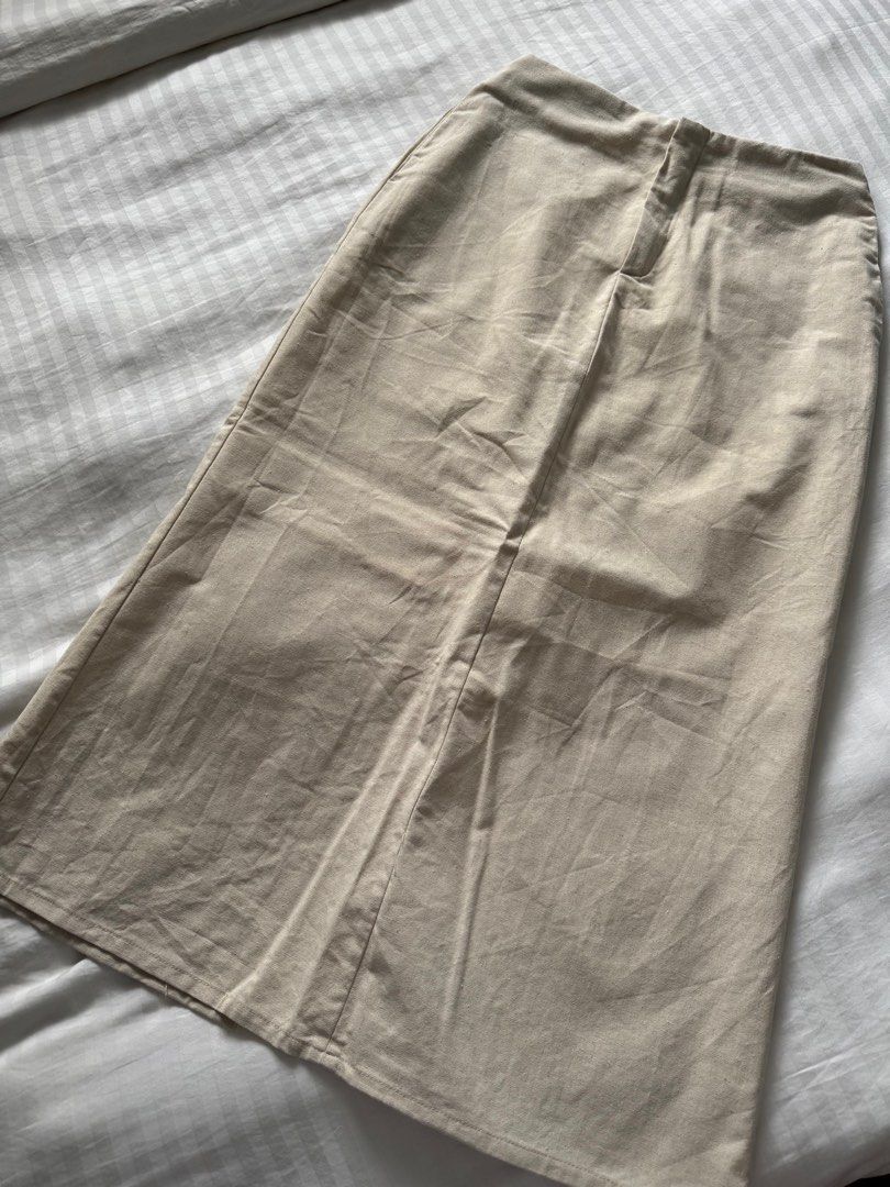 Linen Set - Top and Maxi Skirt (Category: Sets or Coordinates) located in Taguig. Submitted by blessthismessph (Listing ID 1331952675, Image 3). Description: Used once only, super nice but skirt is quite small on me, Im a L for reference. L on tag but runs small, best fits Medium frames. WW photos available upon request. Shipping c/o buyer. Can ship via Lalamove same day within MM pr via J&T for cheaper SF within and outside MM..