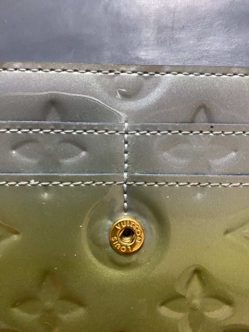 LV wallet (Category: Wallets & Card holders) located in Las Pinas. Submitted by nugets (Listing ID 1332027826, Image 2). Description: Authentic LV wallet .