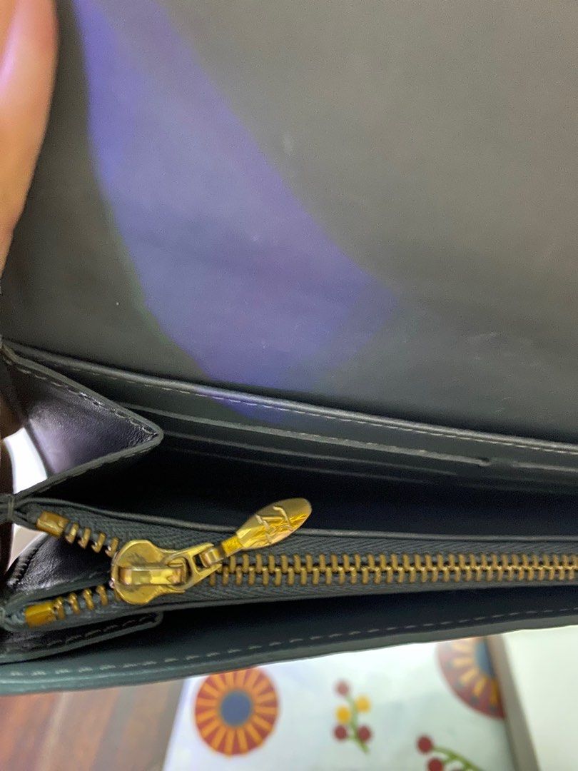 LV wallet (Category: Wallets & Card holders) located in Las Pinas. Submitted by nugets (Listing ID 1332027826, Image 3). Description: Authentic LV wallet .
