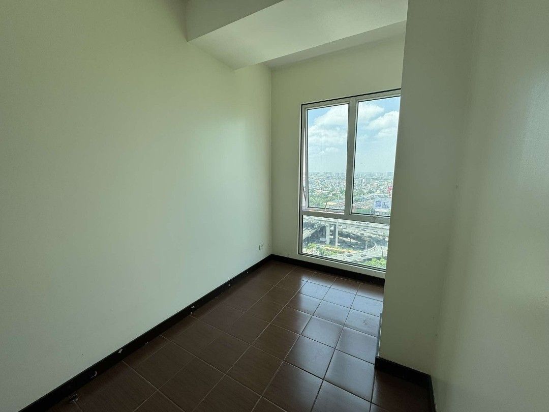 MAKATI 2BR 40K/mo Rent to Own Condo in San Lorenzo Place Edsa ...
