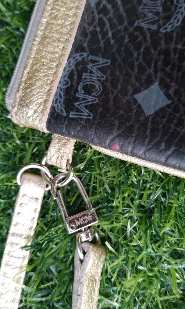 MCM wristlet tote attachment (Category: Luxury Bags & Wallets) located in Baguio. Submitted by soledesire.bc (Listing ID 1332030324, Image 2). Description: Decluttering some of my preloved items..