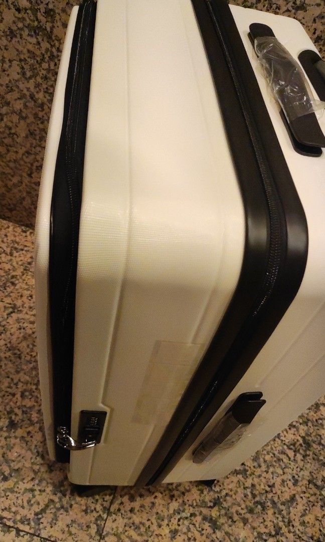 Mitto 行李箱 (前揭式前開)24吋, 興趣與生活, 旅行, 旅遊 - 行李箱 - Carousell