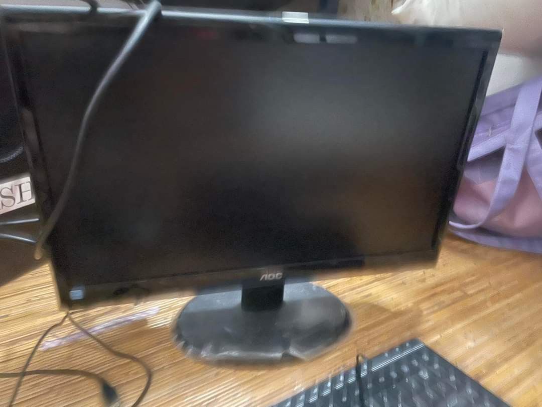 Monitor (Category: Desktops) located in Kuala Lumpur. Submitted by melissa6789 (Listing ID 1332020130, Image 1). Description: .