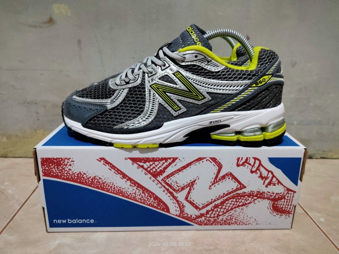 NEW BALANCE NB 860 v2 - Size 40 - Like New, Fesyen Pria, Sepatu , Sneakers  di Carousell