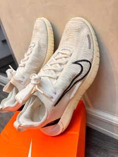 Nike flyknit 218 free rn hotsell