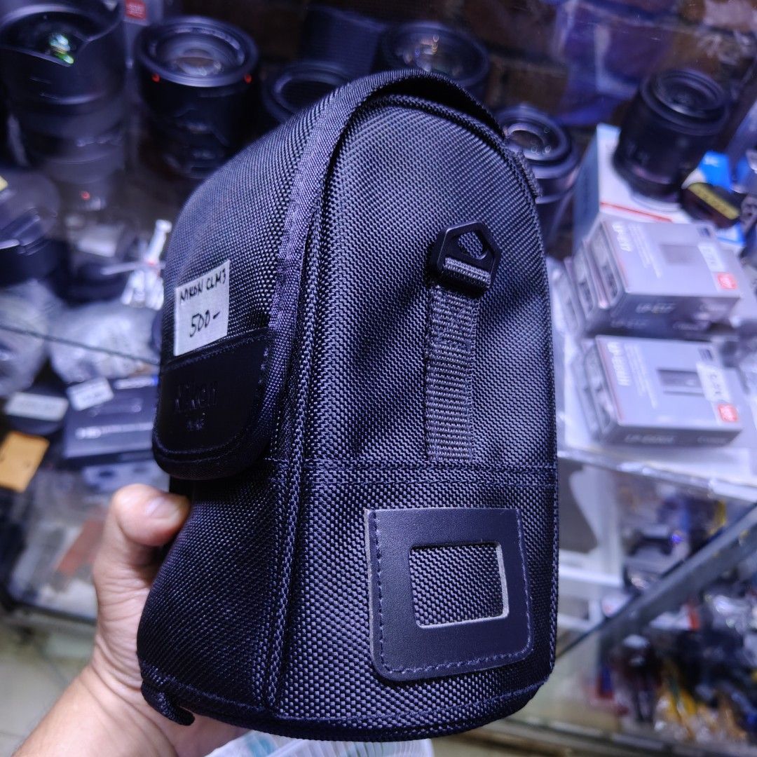 Nikon CLM3 padded lens pouch bag (Category: Camera Bags & Carriers) located in Manila. Submitted by rossinicalabig (Listing ID 1331957778, Image 2). Description: 400 pesos. Nikon CL-M3 lens pouch Very good condition. Check & pickup in Sta.Mesa Mla. Delivery via Lalamove / Grab c/o buyer. Shipping via LBC COP only..