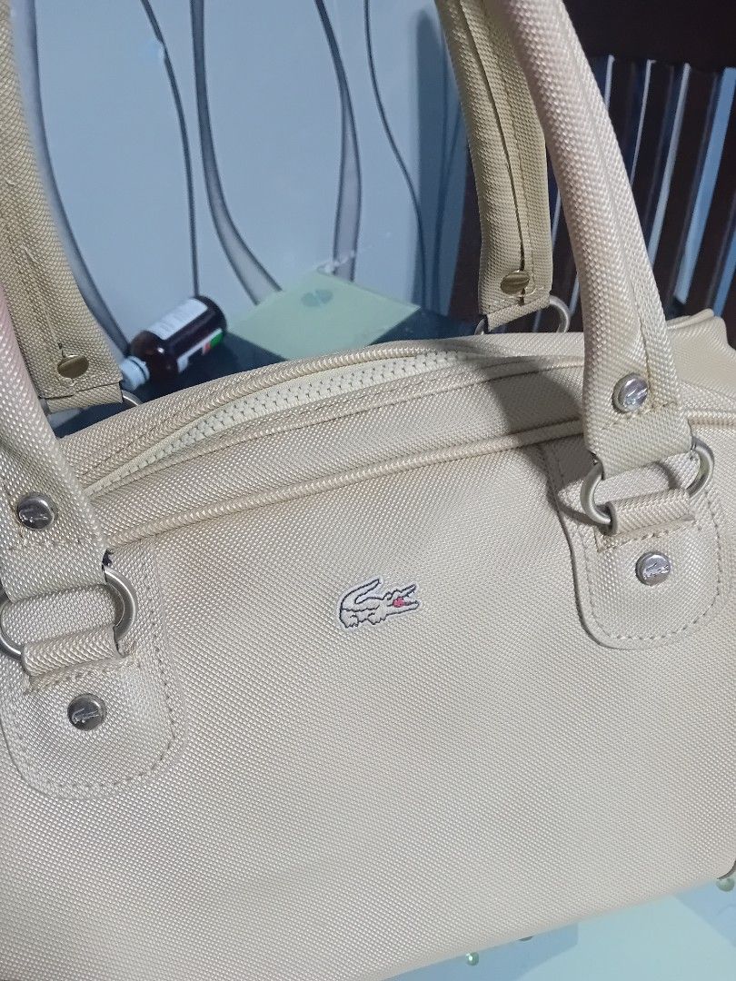 Original Lacoste Doctor's Bag (Category: Tote Bags) located in Valenzuela. Submitted by etzetera26 (Listing ID 1332098709, Image 2). Description: Lacoste Bowler/ Doctors Bag original beige.