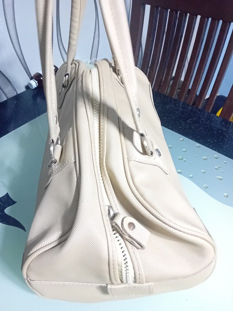 Original Lacoste Doctor's Bag (Category: Tote Bags) located in Valenzuela. Submitted by etzetera26 (Listing ID 1332098709, Image 3). Description: Lacoste Bowler/ Doctors Bag original beige.