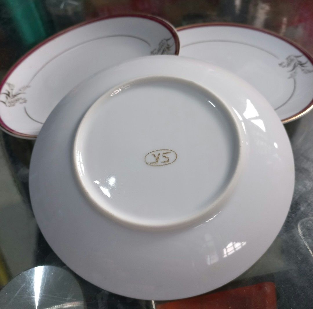 Platito japan surplus ceramics 75 3pcs (Category: Other Kitchenware & Tableware) located in Quezon City. Submitted by sabadojuliet25680 (Listing ID 1332101397, Image 3). Description: platito gold lining like a new pa po cxa 3pcs available size 6.5 inches 75 for 3pcs.