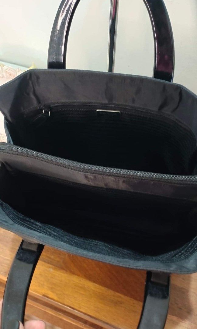 Prada (Category: Luxury Bags & Wallets) located in Santa Cruz. Submitted by retroflash (Listing ID 1331925111, Image 3). Description: H 10; L 12 inches Nylon material No white tag Rank A.