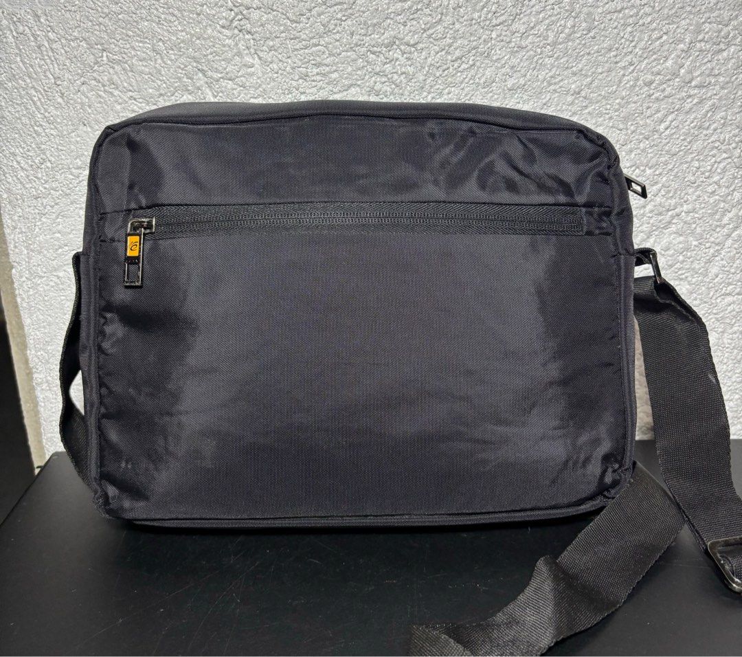 Senbo 10" Tablet/Laptop Sling (Category: Sling Bags) located in Paranaque City. Submitted by dalle_closet (Listing ID 1331952474, Image 3). Description: size: 10.5 x 8.5 inches for tablet 10 inches or 10" mini laptop slightly used pa not faded po yan sa actual.