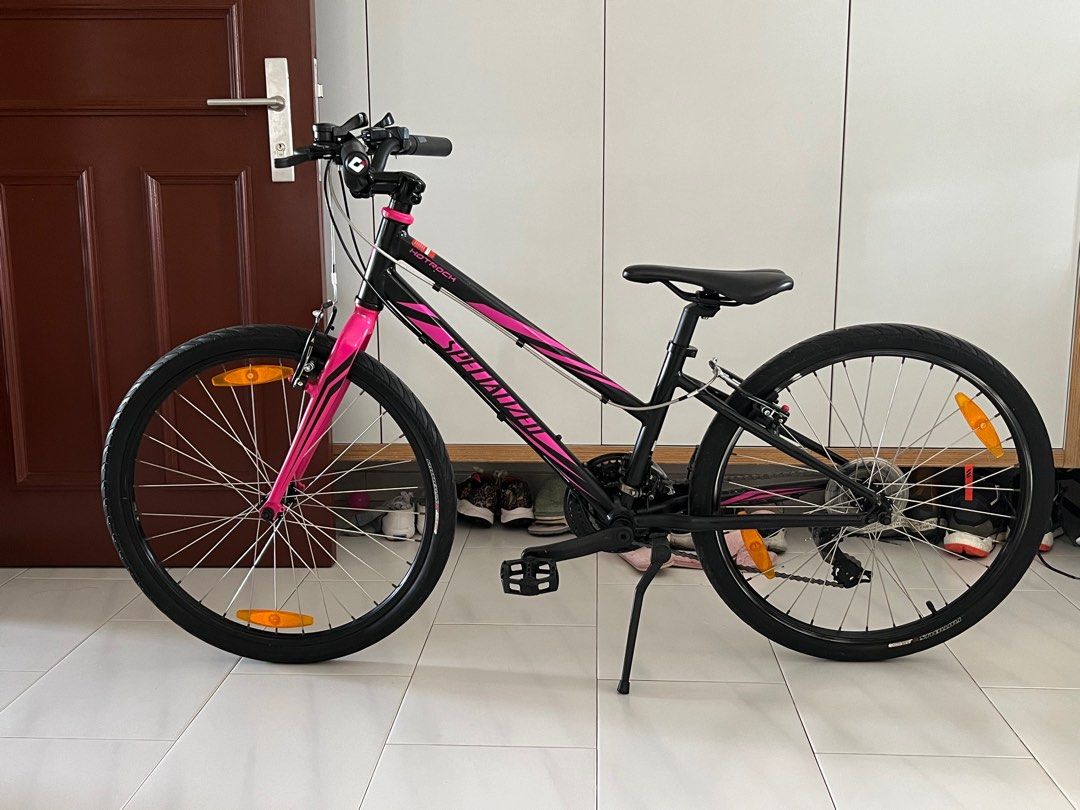 Specialized Hotrock 24 inch kids / teens low frame mountain Specialized Hotrock 24 inch kids / teens low frame mountain