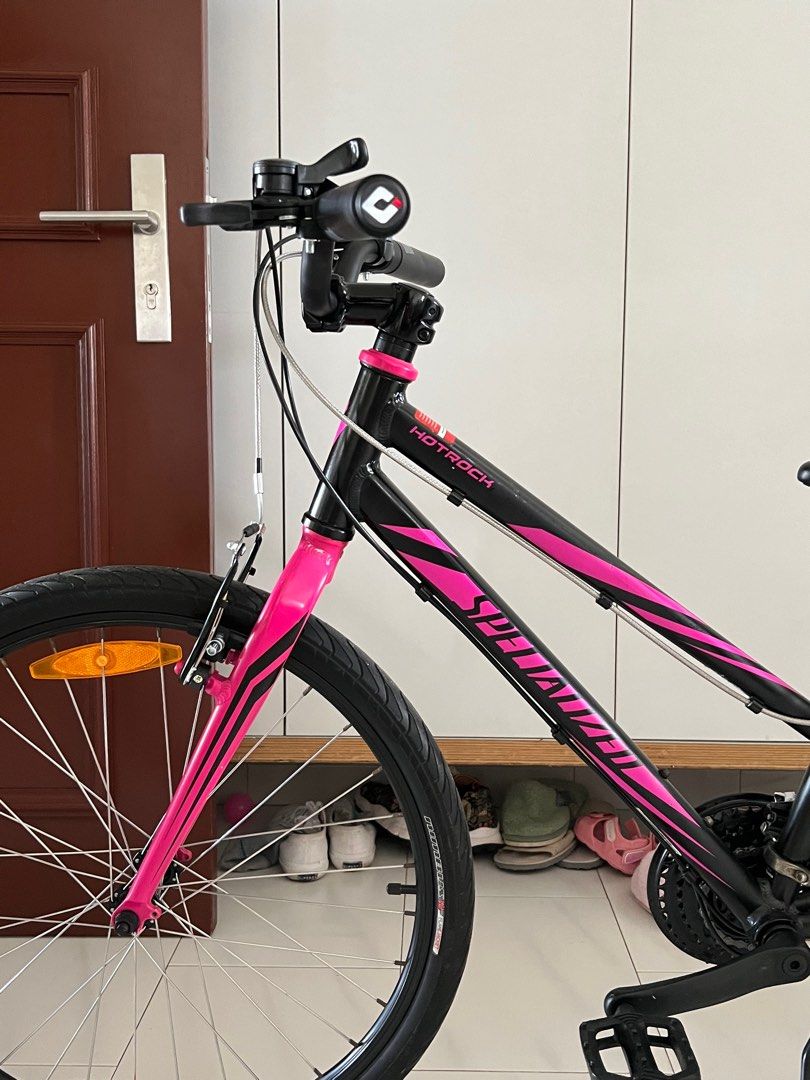 Specialized Hotrock 24 inch kids / teens low frame mountain Specialized Hotrock 24 inch kids / teens low frame mountain