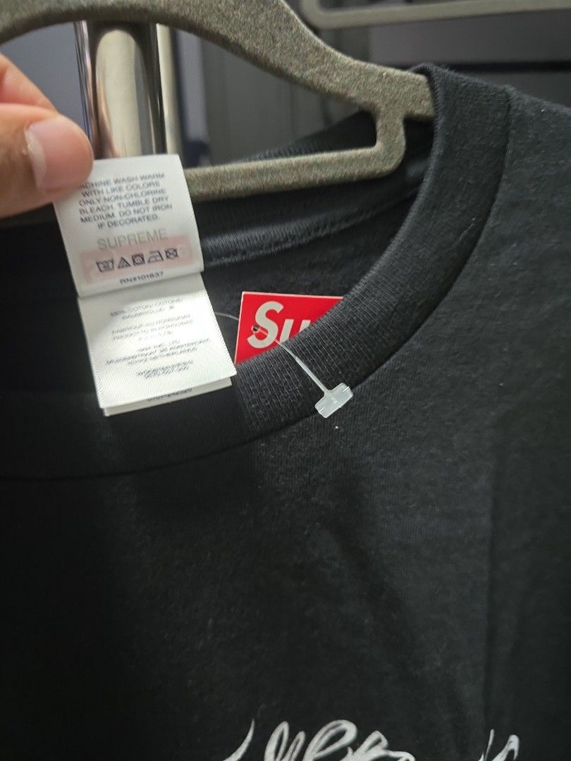 Supreme Script tee (Category: Tshirts & Polo Shirts) located in Singapore. Submitted by mightybananacake (Listing ID 1331969225, Image 2). Description: Authentic Supreme Script tee bought from Supreme London Add $5 for delivery to your nearest mrt.