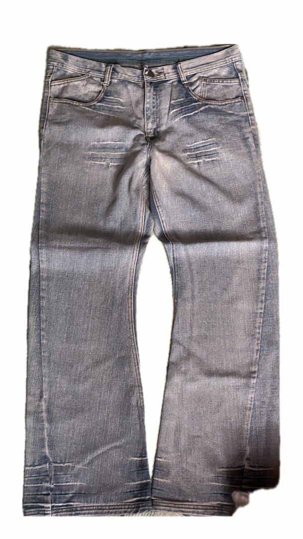 Tinted Baggy Flared (Category: Jeans) located in Manila. Submitted by heiskrow (Listing ID 1332072235, Image 1). Description: Tindted Baggy Flared Pants Size 32 Good Condition.