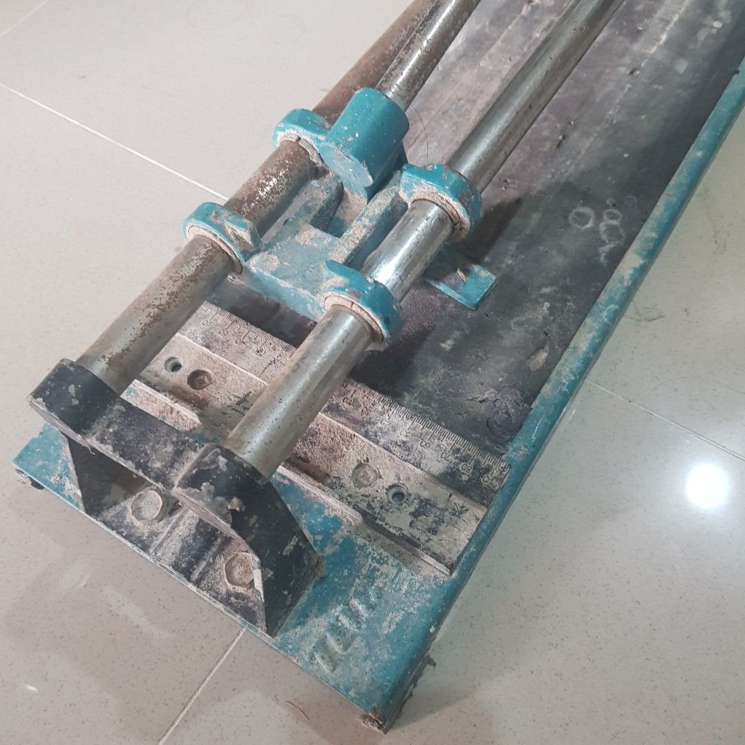 TOTAL Tile Cutter 81cm long (Category: Construction Tools & Equipment) located in Caloocan City. Submitted by storediscount (Listing ID 1332066285, Image 1). Description: used heavy duty long tile cutter used for 1 project what you see is what you get Nabili ng 1800.