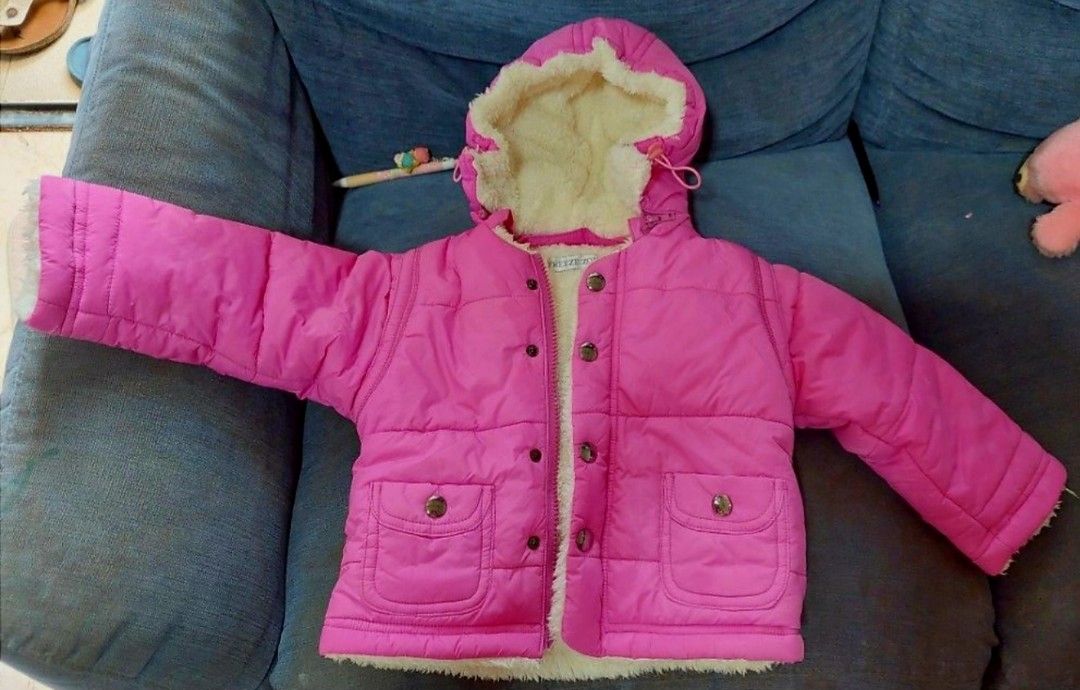 Winter Jacket (Category: Babies & Kids Fashion) located in Singapore. Submitted by oddsloth (Listing ID 1332054033, Image 2). Description: size 2 from Feeeze zone.