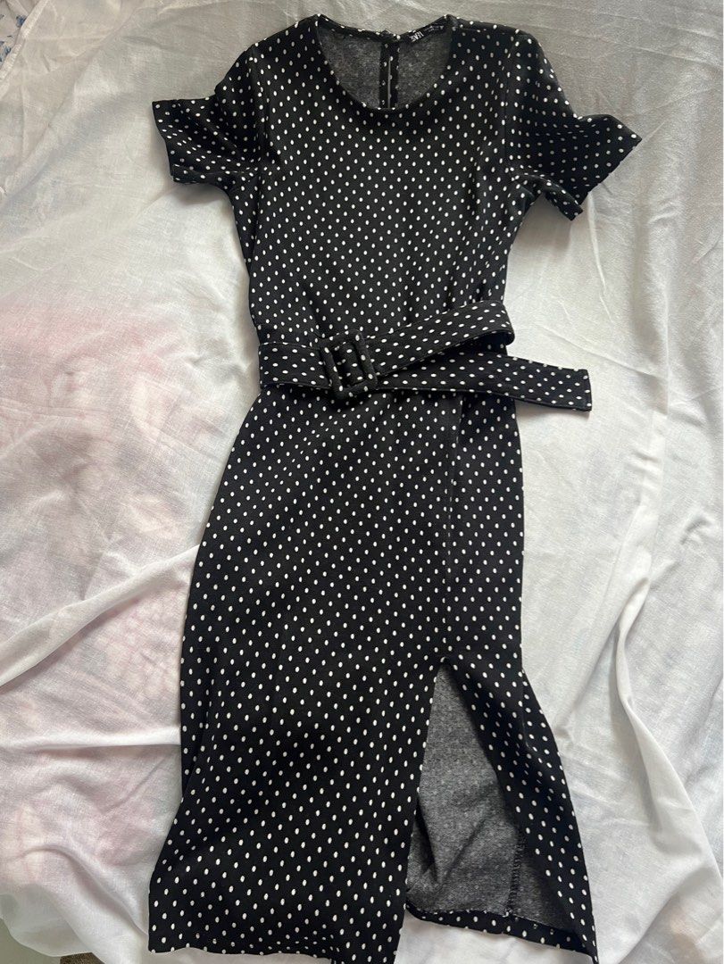 Zara Polka Dot Office Dress (Category: Dresses) located in Cebu City. Submitted by ootdiet (Listing ID 1331986544, Image 1). Description: Fits small to semi medium.