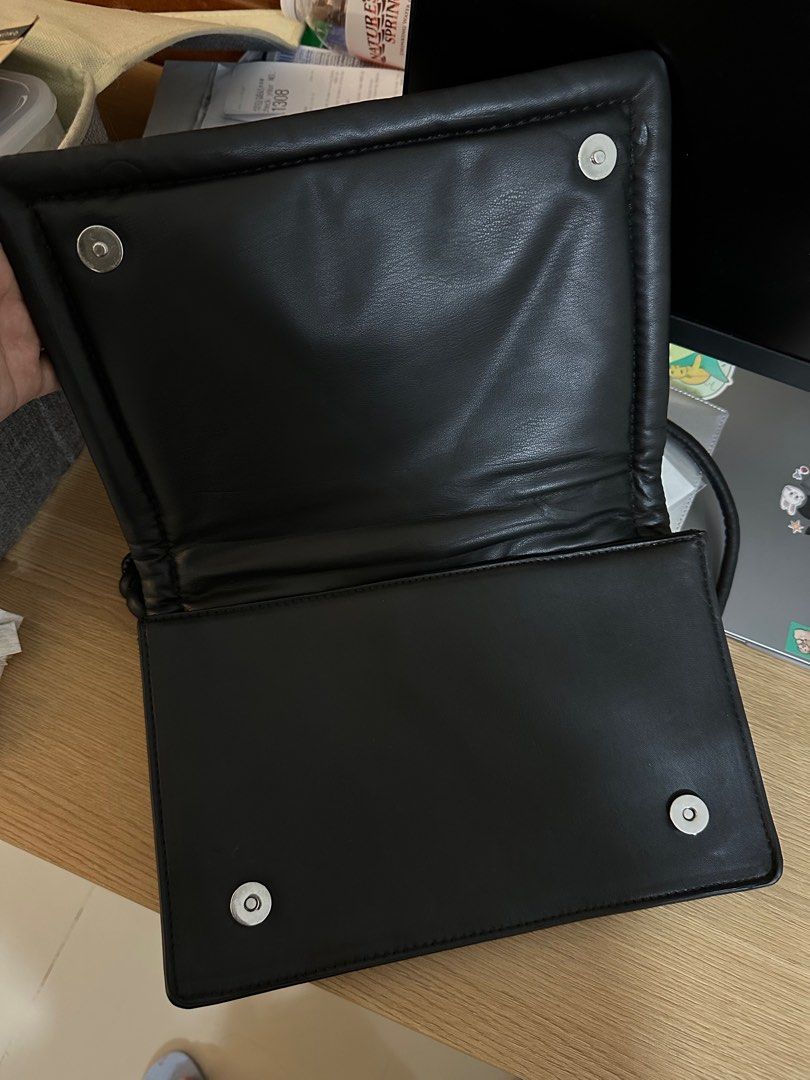 ZARA Rectangular puffy flap bag (Category: Shoulder Bags) located in Cagayan de Oro. Submitted by dumpleeex (Listing ID 1332057036, Image 3). Description: Zara puffy flap bag. Super cutesy office bag! 🖤✨ Size comparison w/ my 13in laptop for reference hehe Slight flaw (i think haha) peeling of handle. Not deteriorated but can be fixed easily naman 🤞🏼.