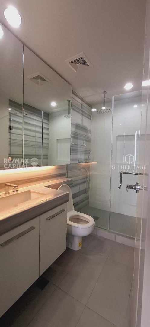 Image showcasing 223 Bates Ave Unit Penthouse, Saint Paul, MN 55106 - Room for Rent in ...