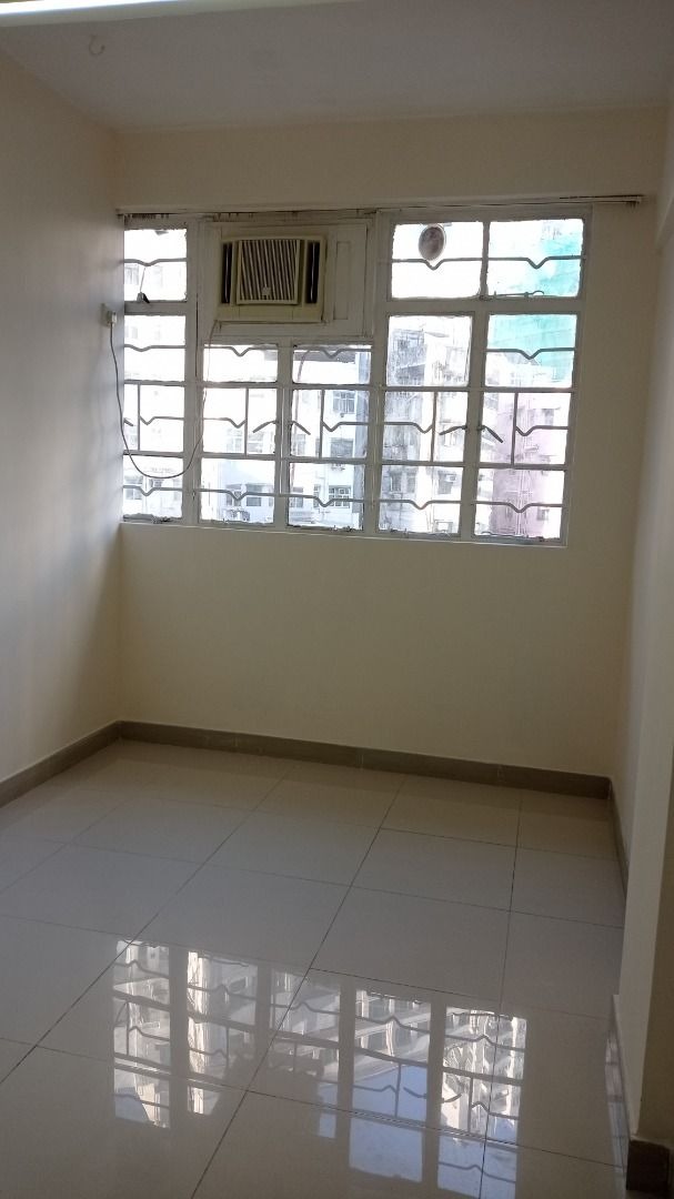 Owner's unit, no commission. Walk-up building, 3/F, Prince Edward Station, 422 sq ft63438991478530112