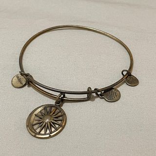 (Category: ) located in . Submitted by hen.preloved (Listing ID 1332227740, Image 1). Description: .