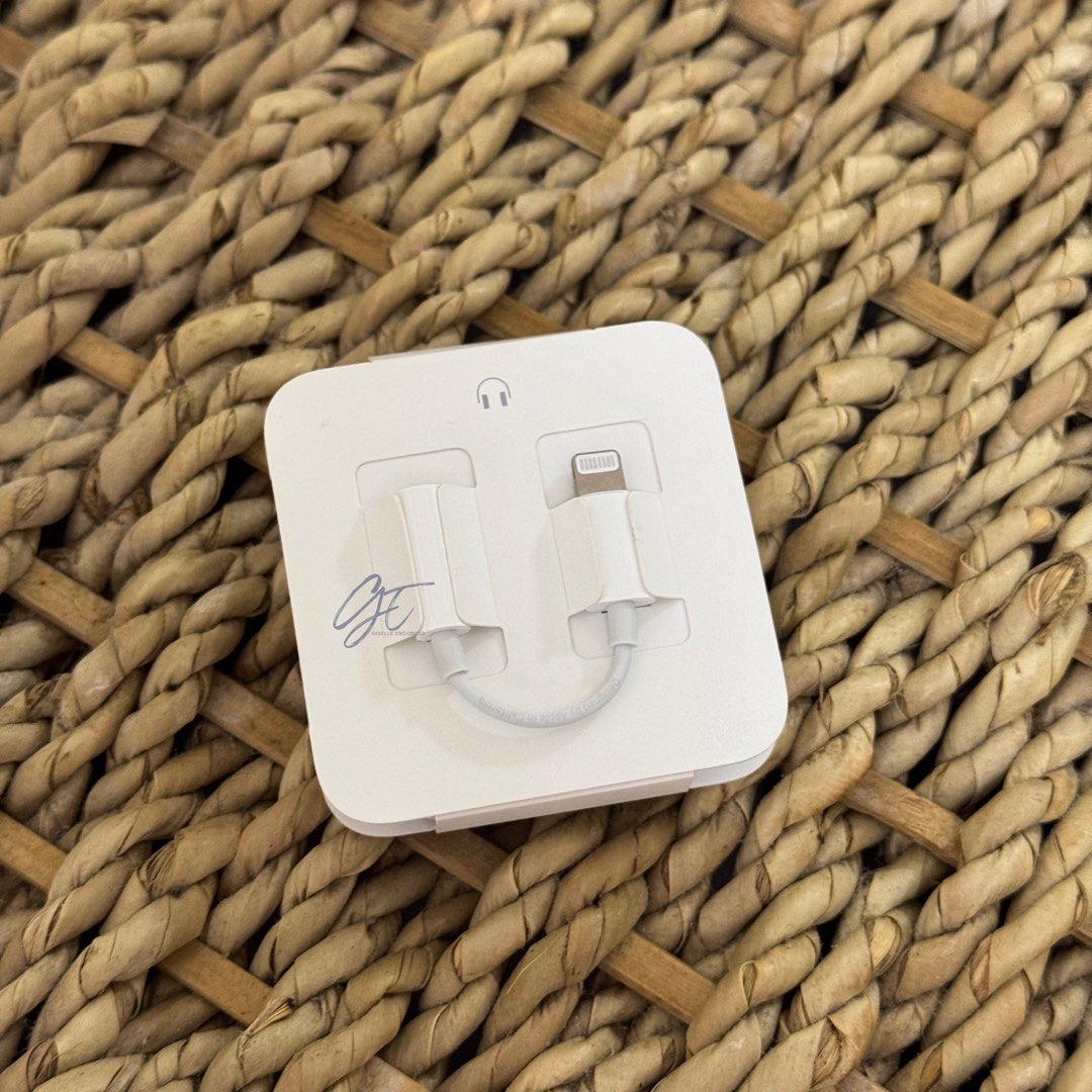 Apple iPhone Lightning connector to 3.5mm jack headset ((DONGLE)) (Category: Headphones & Headsets) located in Pasig City. Submitted by preloved_by_g (Listing ID 1332153801, Image 1). Description: I’m selling an Apple iPhone Lightning to 3.5mm jack adapter (dongle). It’s unused and 100% original! I accept fund transfers via BDO, BPI, GoTyme Bank, GCash, or Maya. Delivery options: Angkas, Lalamove, or Grab. COD is available via Lalamove’s Abono se