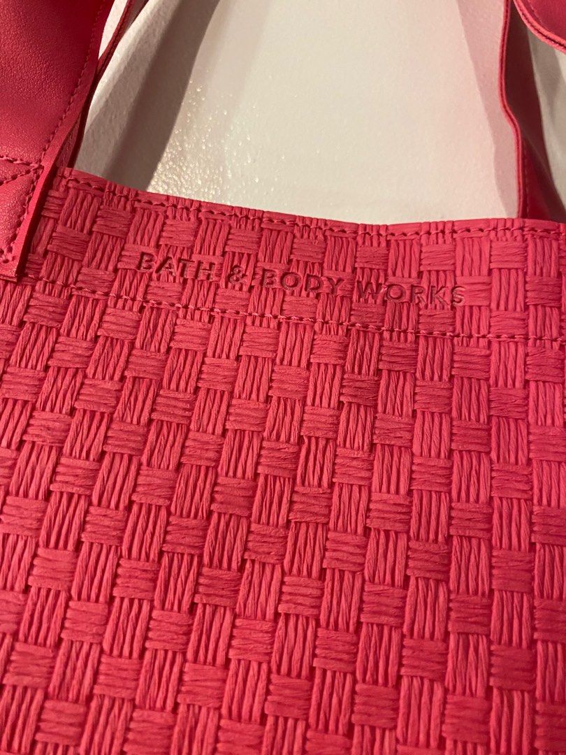 Bath and Body Works Shoulder Bag (Category: Shoulder Bags) located in Manila. Submitted by allmustgomnl (Listing ID 1332222297, Image 2). Description: New 1.2k MOP gcash/bank transfer item is in Bf Homes Paranaque.