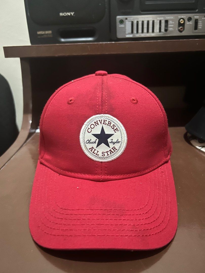 Converse Cap (Category: Cap & Hats) located in Shah Alam. Submitted by loyalbynaq (Listing ID 1332250721, Image 1). Description: Condition tak pernah pakai. .