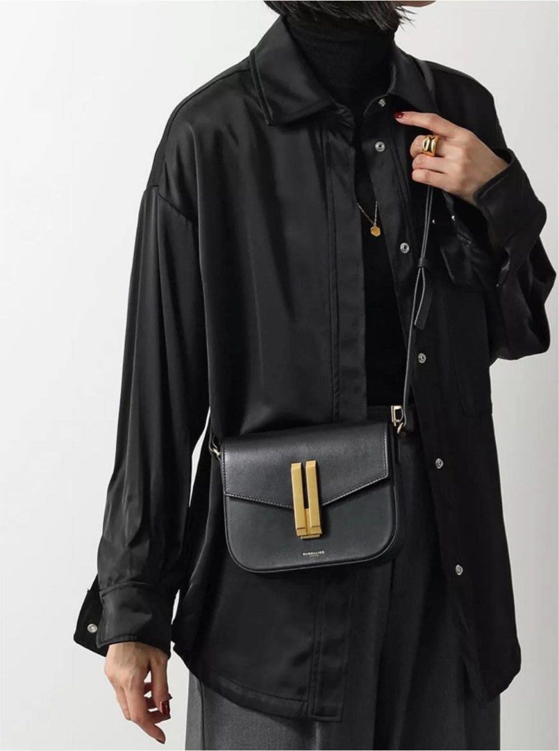 DEMELLIER CROSSBODY BLK (Category: Cross-body Bags) located in Manila. Submitted by yana.aki (Listing ID 1332123928, Image 1). Description: DeMellier Crossbody 9” x 7 “ x 2” P1,600.