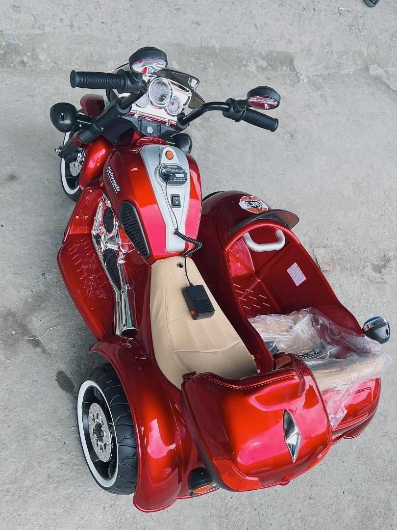 Electric Sidecar Motorcycle for kids(code 1916) (Category: Kids Toys) located in Pasay City. Submitted by bravefalcon.8b60e2 (Listing ID 1332244714, Image 3). Description: Electric Sidecar Motorcycle for kids(code 1916) Price: 9,500 PHP Color Available: Black, and Red 🔵Brand new 🔵Product size: 125x80x80cm 🔵Suitable for 1-8 years old 🔵Maximum weight capacity: 70kgs 🔵High-quality plastic wheels 🔵Battery:12v7A 🔵With Microphone/ Light and Musi