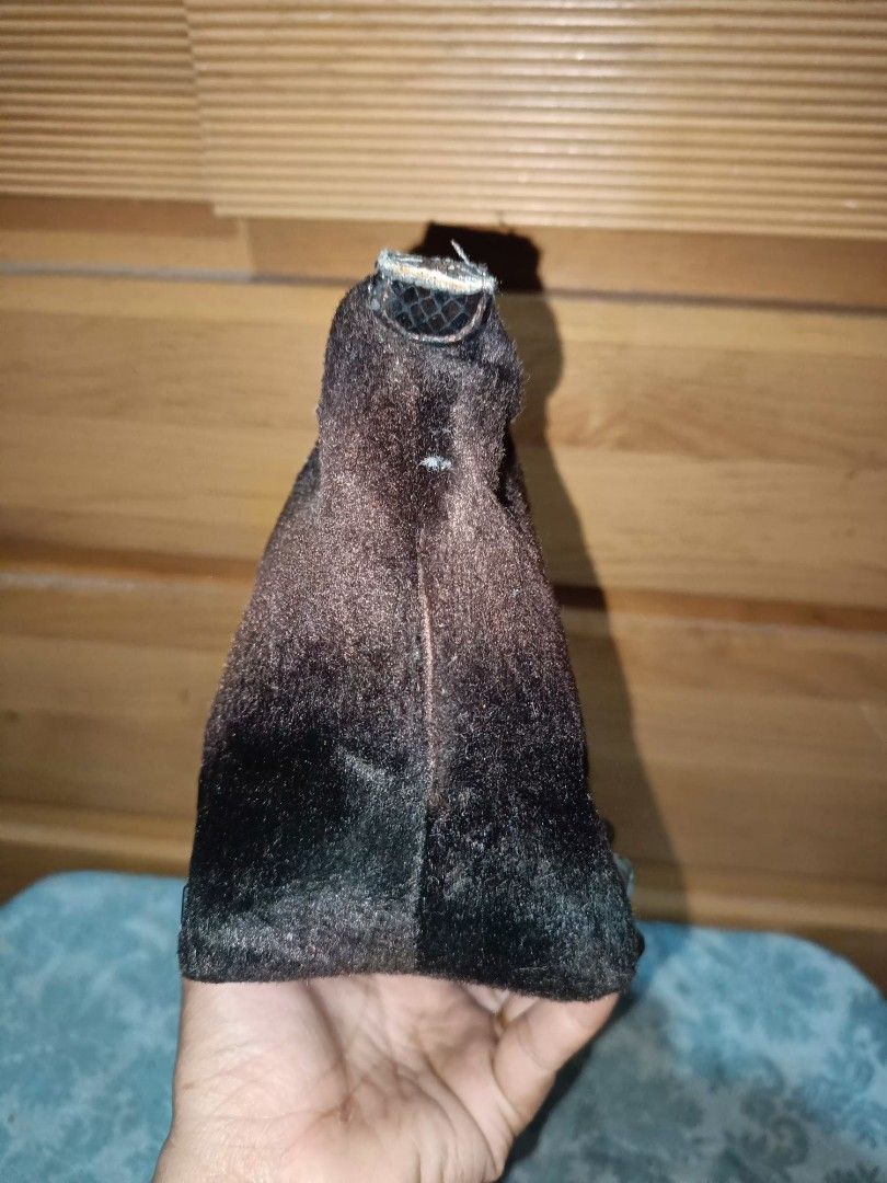 Givenchy Pouch (Category: Luxury Bags & Wallets) located in Baguio. Submitted by roselleshiddentreasures13384 (Listing ID 1332109577, Image 3). Description: 🌼Fur Material 🌼May Nacut Sa Side Part 🌼Japan Source.