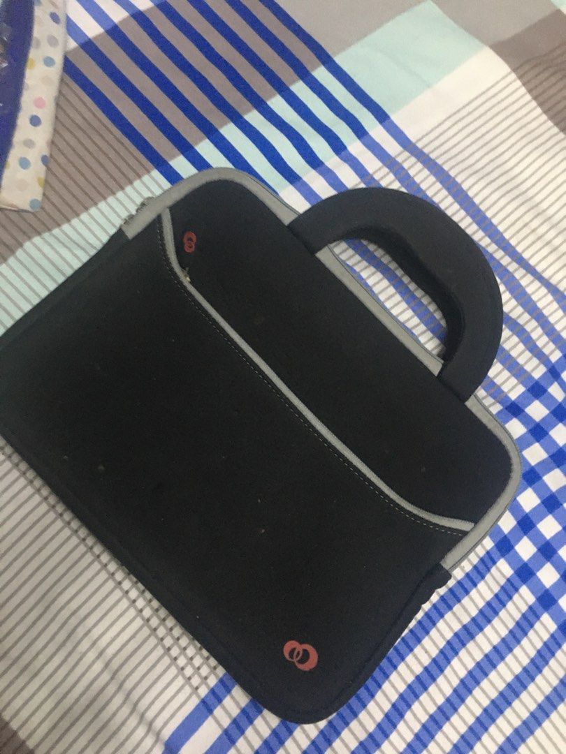 Laptop notebook bag (Category: Laptop Bags & Sleeves) located in Cainta. Submitted by iubelle (Listing ID 1332174831, Image 1). Description: .