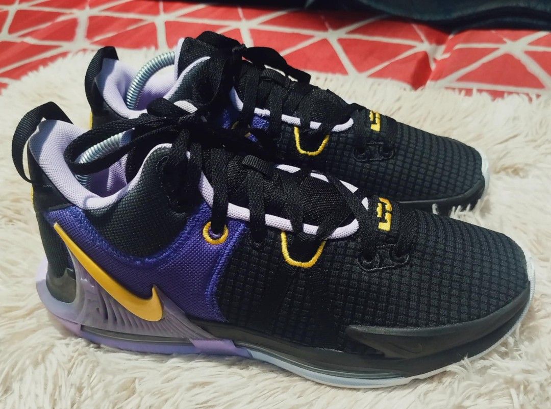 Lebron Witness 7 (Category: Sneakers) located in Makati City. Submitted by prelovedandbnew4sale (Listing ID 1332111026, Image 1). Description: Used 4-5x Pinangporma lang never pinanlaro No issue 100% Legit.