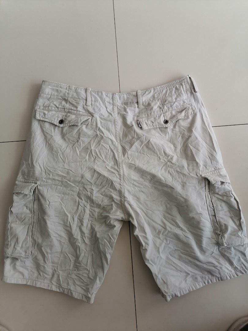 Levi white cargo shorts top