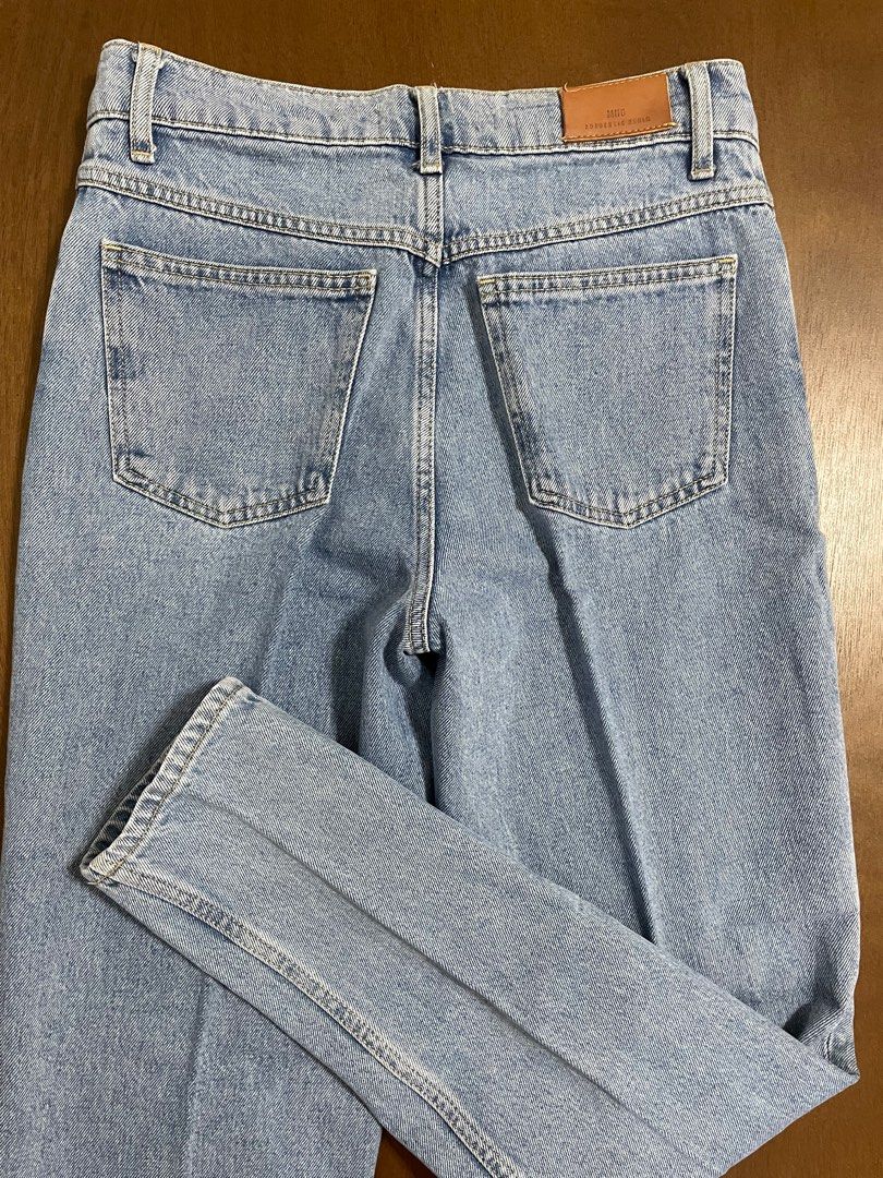 MANGO denim mom jeans (Category: Jeans) located in Quezon City. Submitted by mclbee (Listing ID 1332125243, Image 2). Description: Shipping will be shouldered by the buyer through lalamove/grab/angkas. SEND receipt before shipping. Booking details will be sent AFTER receipt was sent by the buyer. Preferably qc/manila area 💖.